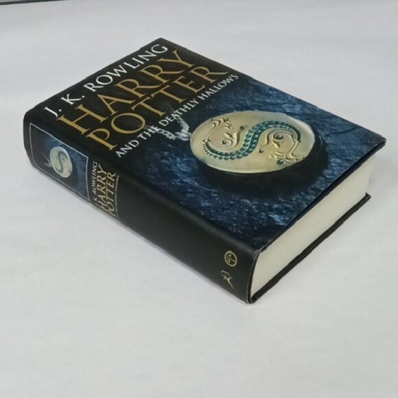Hardcover Book Harry Potter and the Deathly Hallows J K Rowling Raincoast Books - Picture 2 of 5